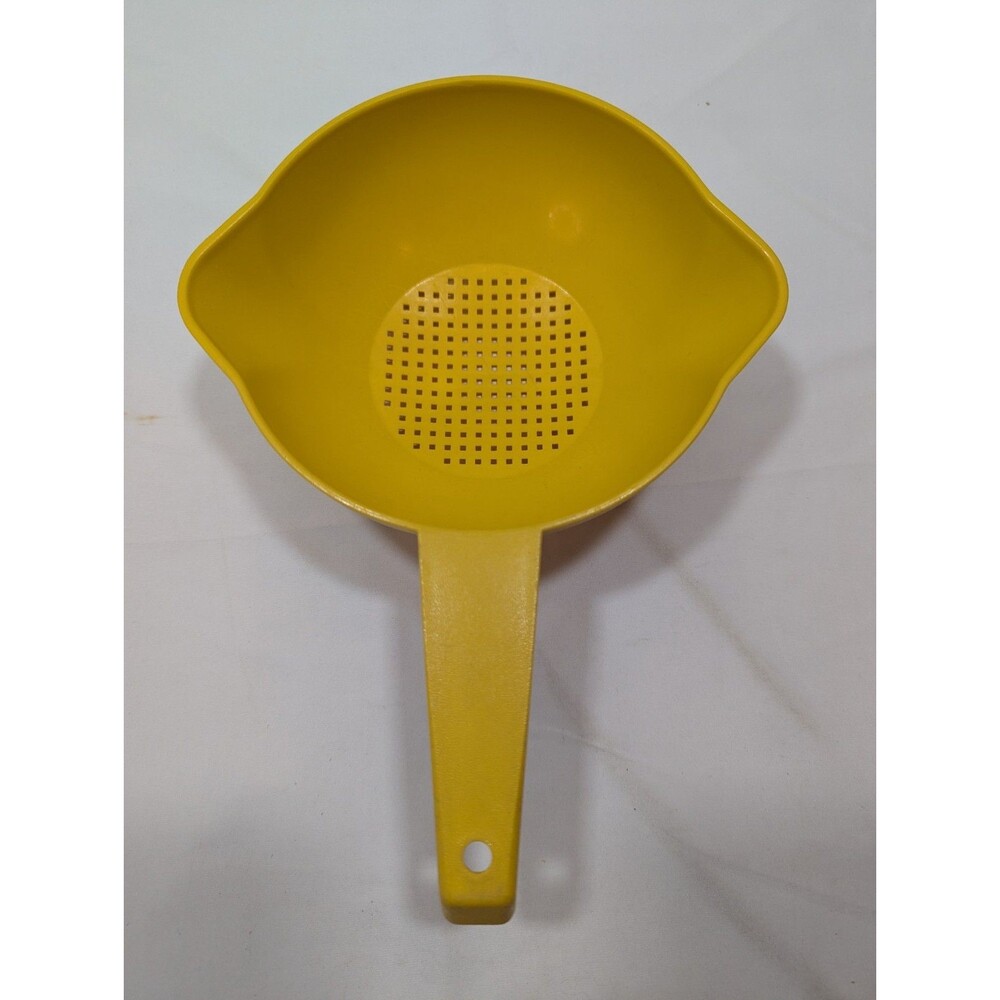 Tupperware Yellow Handheld Strainer – 7.5" Diameter – Vintage Kitchen Tool